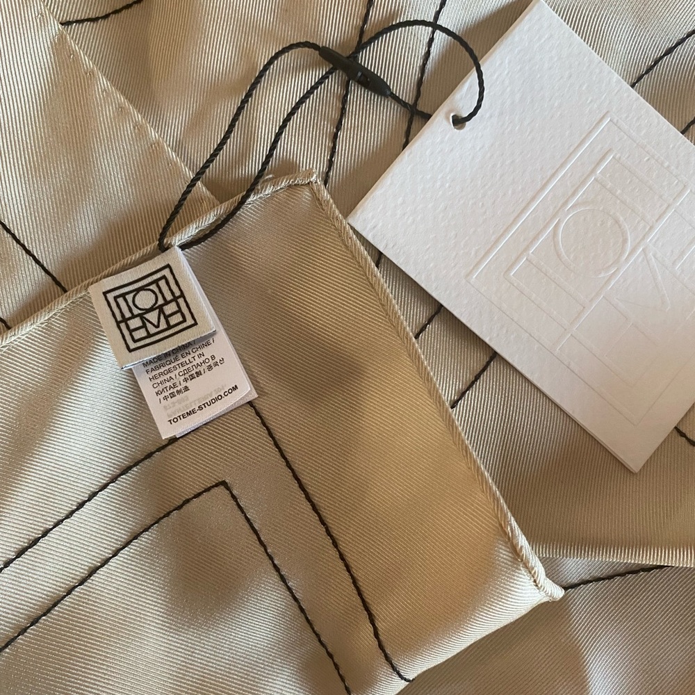 Toteme 100% silk scarf
